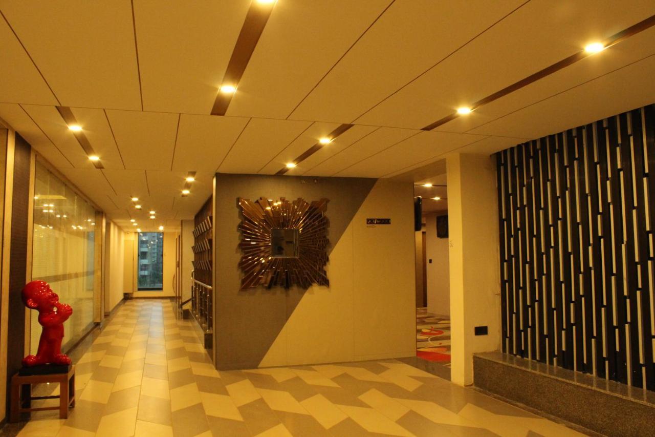 Zip By Spree Hotels Сурат Экстерьер фото