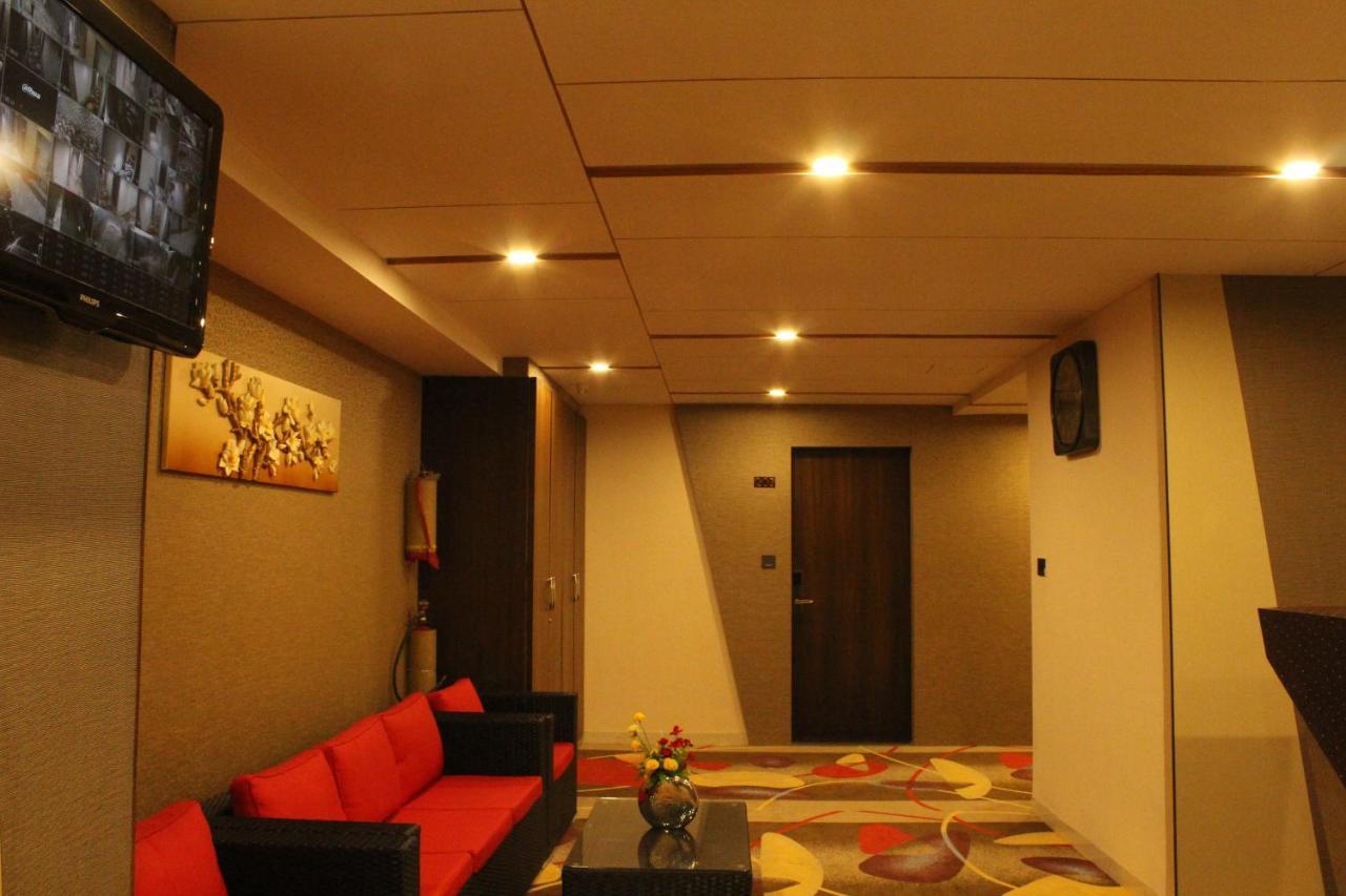 Zip By Spree Hotels Сурат Экстерьер фото