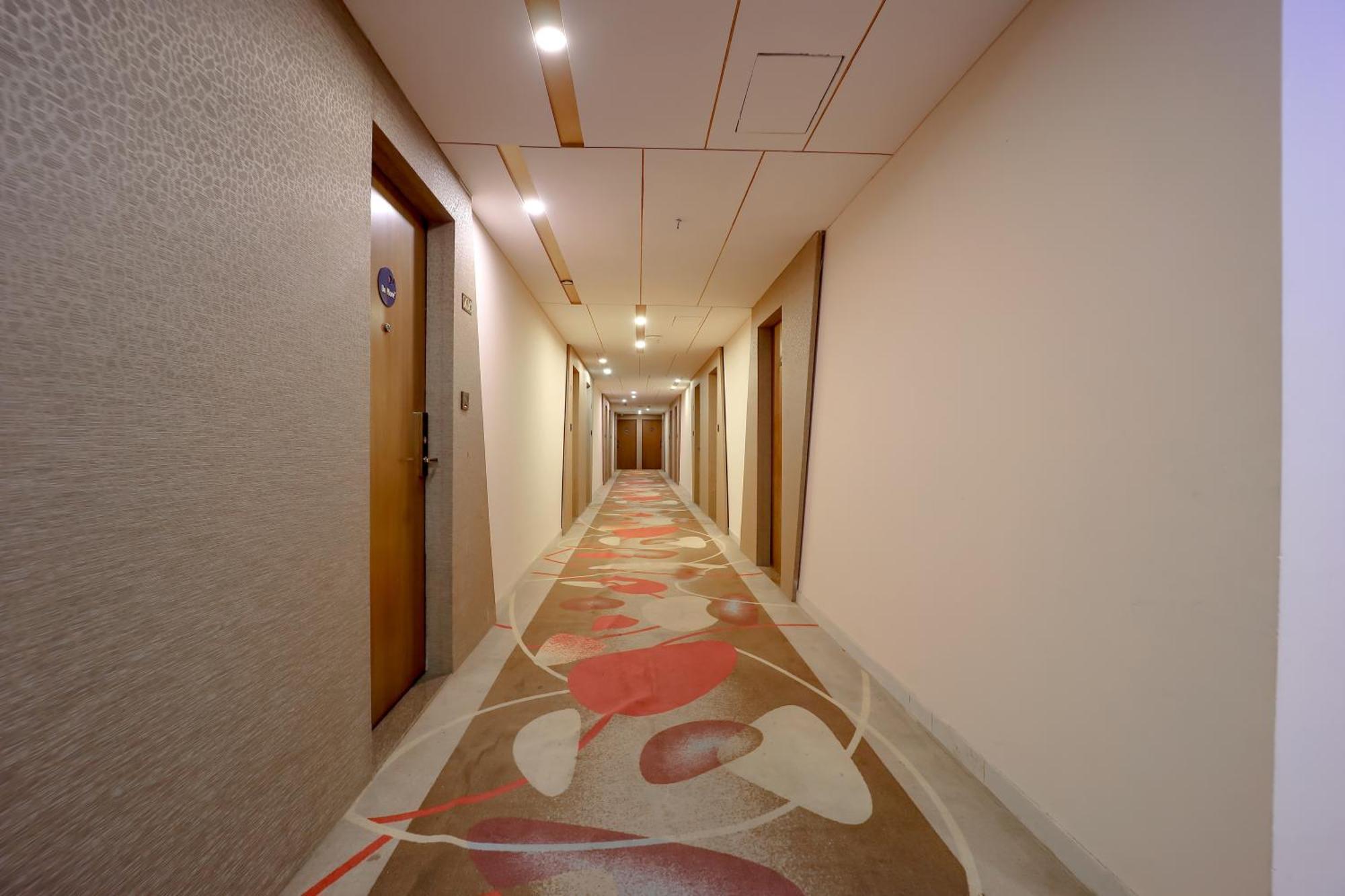 Zip By Spree Hotels Сурат Экстерьер фото