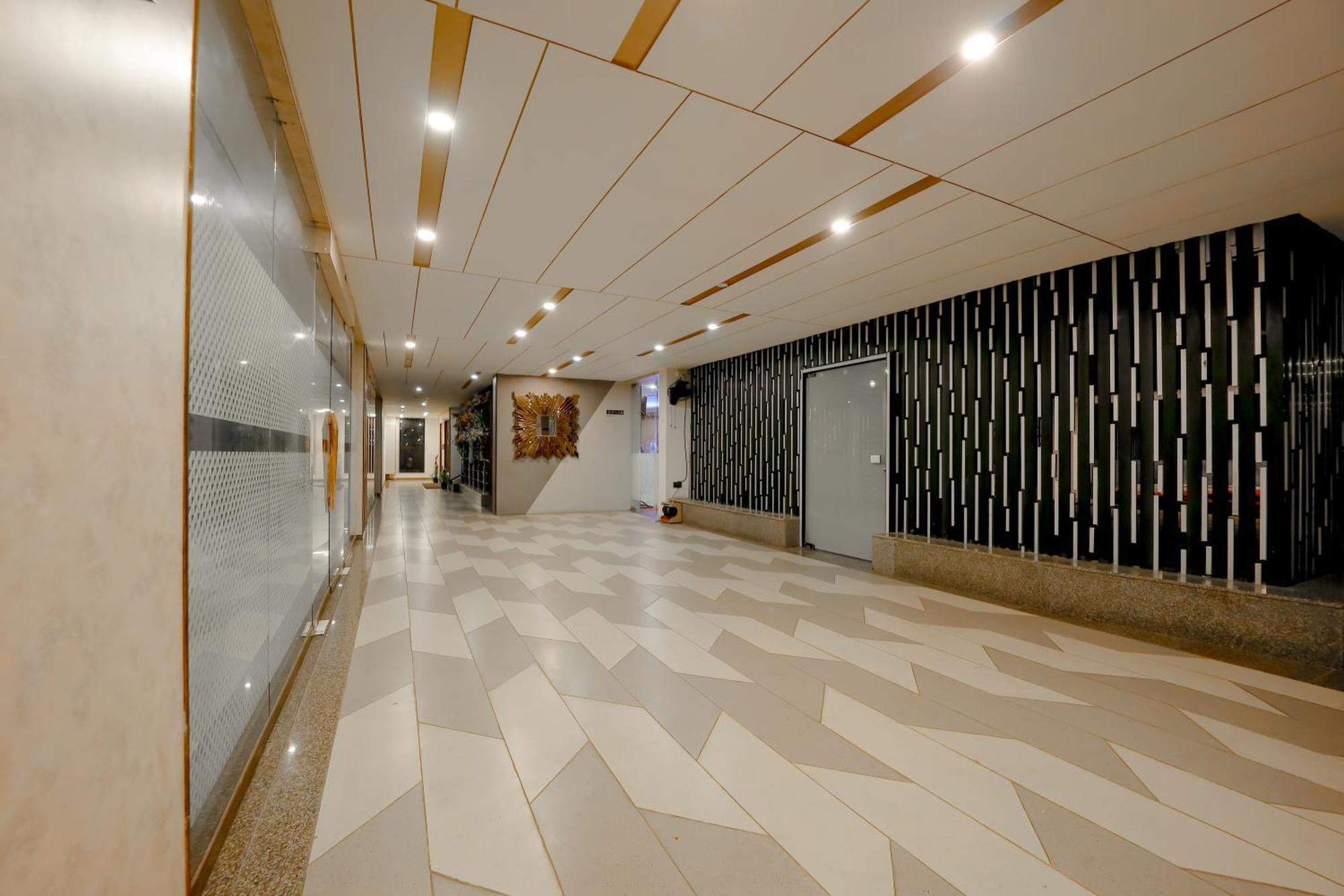 Zip By Spree Hotels Сурат Экстерьер фото