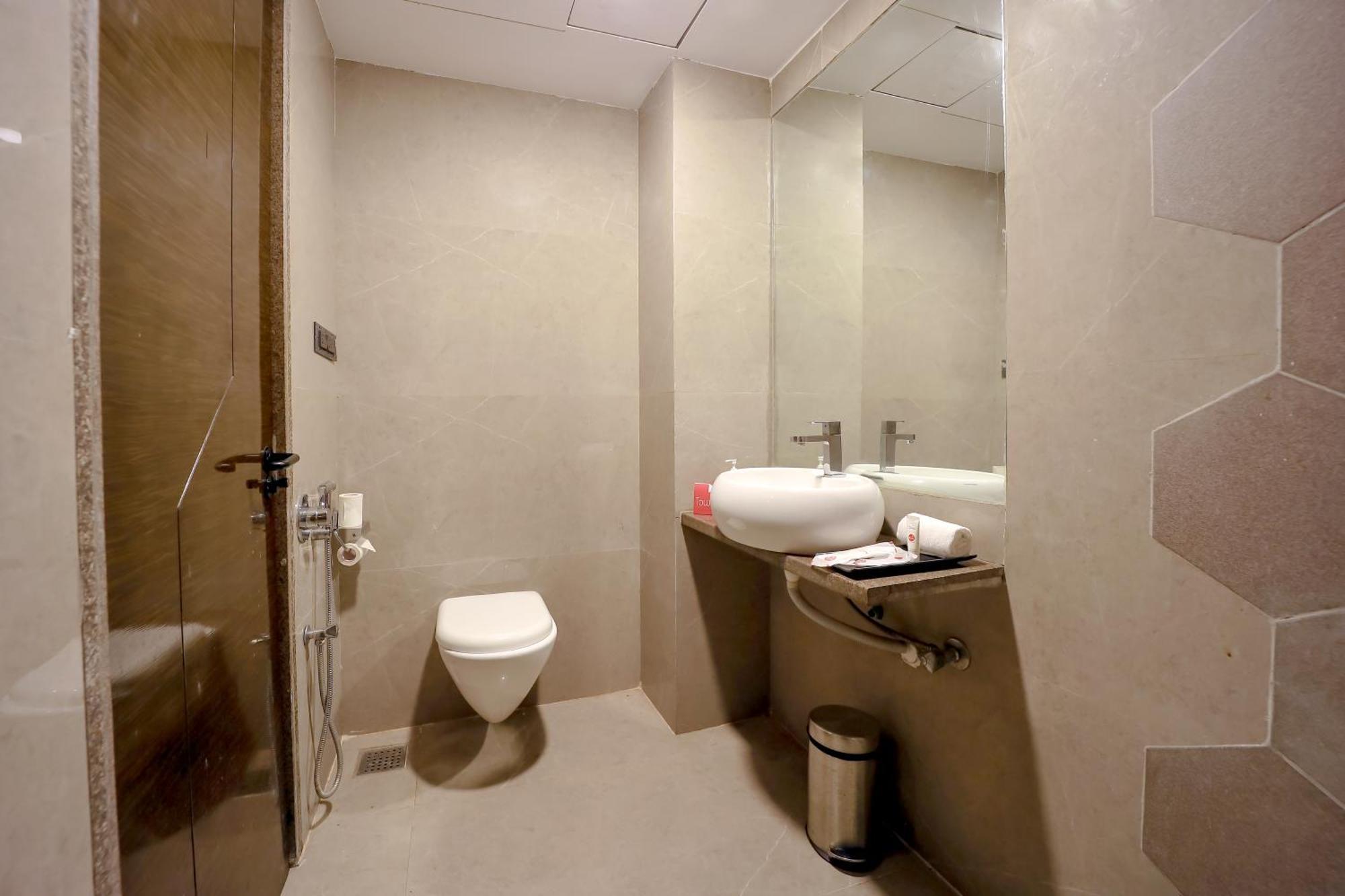 Zip By Spree Hotels Сурат Экстерьер фото