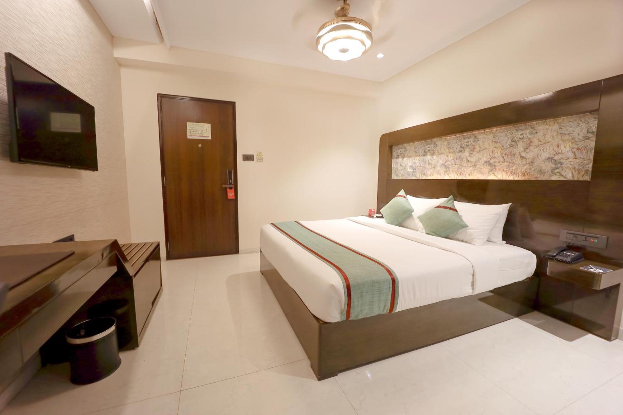 Zip By Spree Hotels Сурат Экстерьер фото