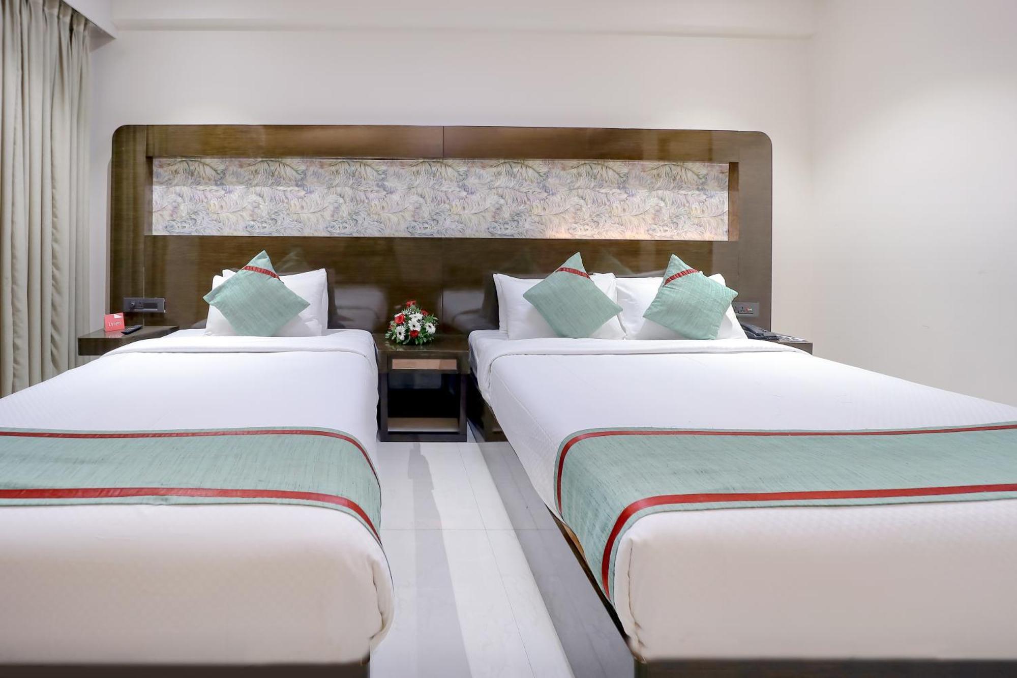 Zip By Spree Hotels Сурат Экстерьер фото