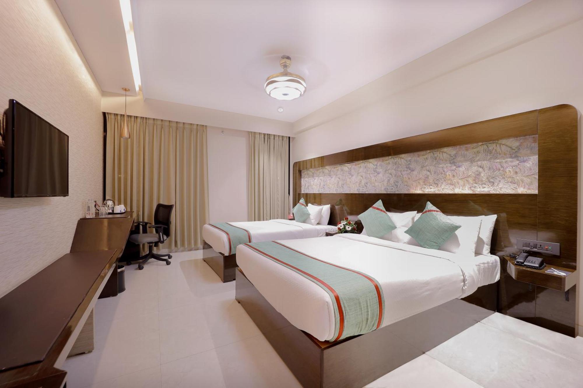Zip By Spree Hotels Сурат Экстерьер фото