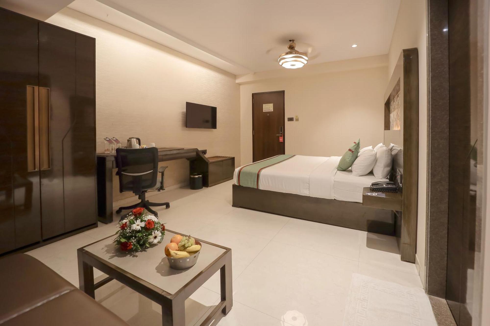 Zip By Spree Hotels Сурат Экстерьер фото