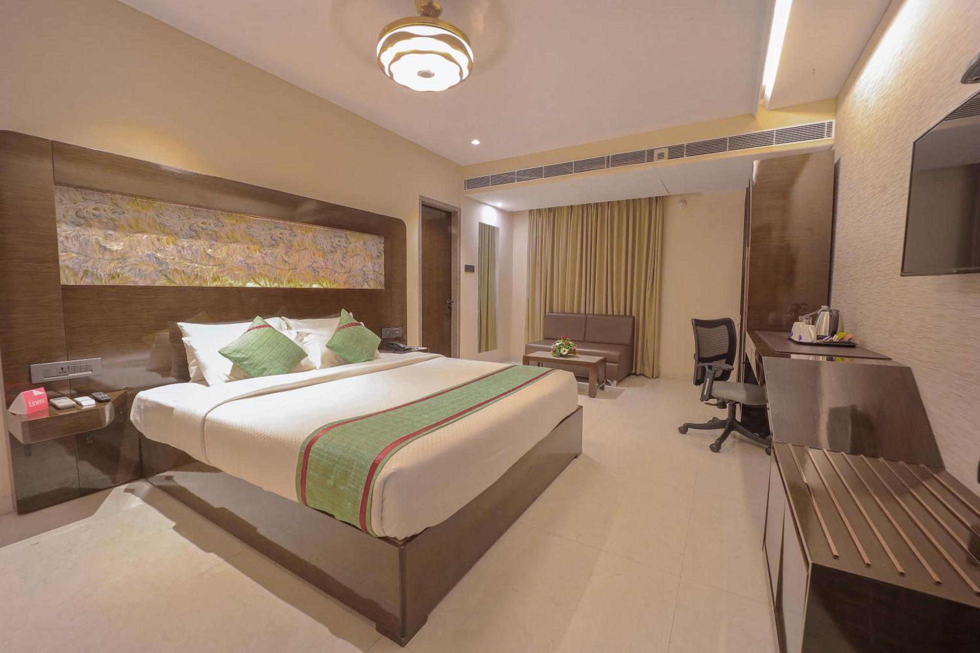 Zip By Spree Hotels Сурат Экстерьер фото