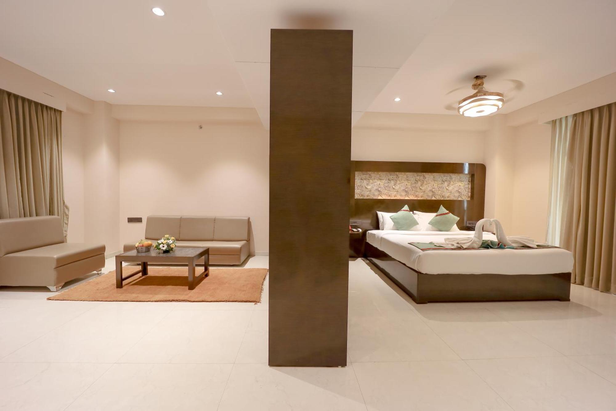 Zip By Spree Hotels Сурат Экстерьер фото